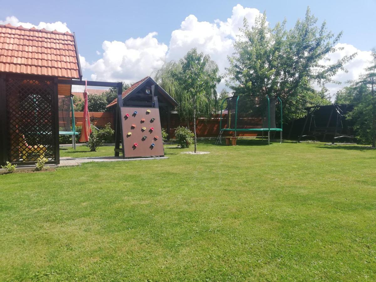 Penzion Kozak B&B Sebedražie Exterior foto